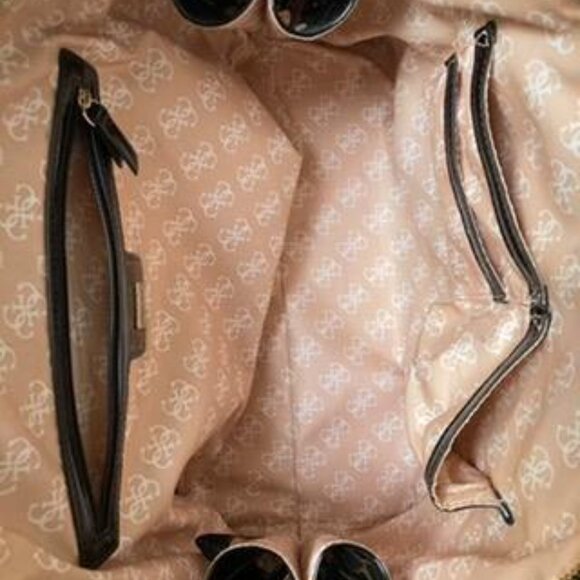 Guess PVC shiny black shoulder bag (gently used) - Picture 4 of 5